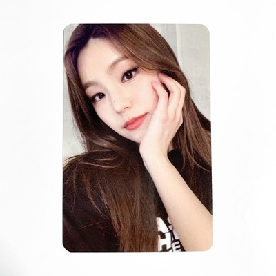YEJI OFFICIAL PHOTOCARD Itzy GUESS WHO Véritable kpop EUR 12,24 ...