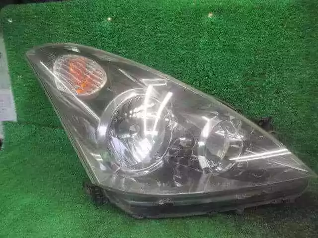 TOYOTA Wish 2003 UA-ZNE10G Right Headlight 8111068020 [Used] [PA99817321]