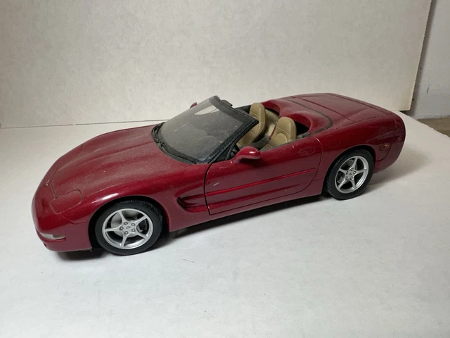 CHEVROLET CORVETTE 1998 convertible negro escala 1:18 diecast
