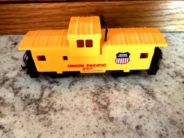 Bachmann HO scale “Union Pacific” caboose Rd. #207 EXCELLENT!