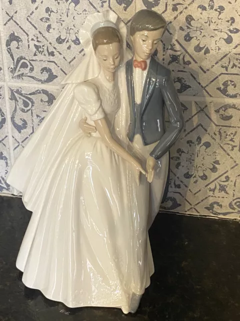 Wedding Couple Figurine:  Vtg NAO By Lladro Bride/Groom Unforgettable Dance /LH4