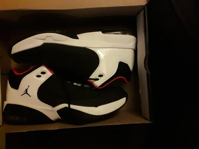 Une paire de nike Jordan aura 3 neuve pointure 45 en France
