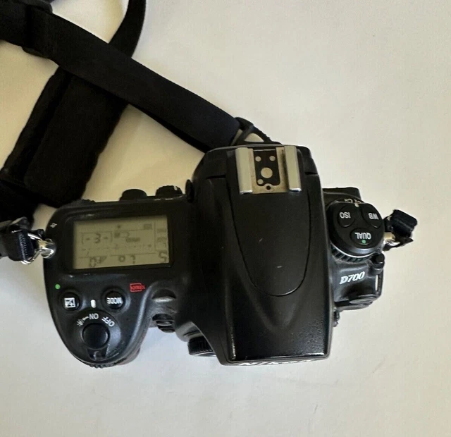 Nikon D700 12.1 MP Digital SLR Camera - Black (Body Only) 3