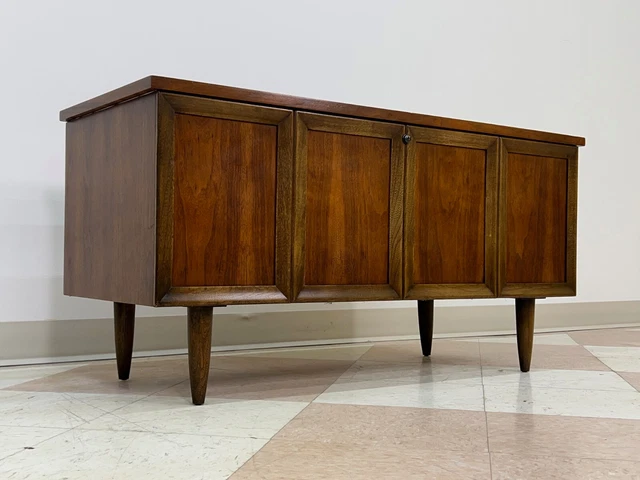 Lane Mid-Century Modern Cedar Chest Lock Removed ~ Great As Tv Stand