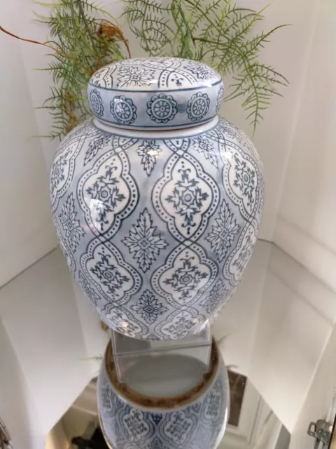 Oriental Large Lidded Ginger Jar / Vase  Acanthus Design 20x17cm VGC Signed