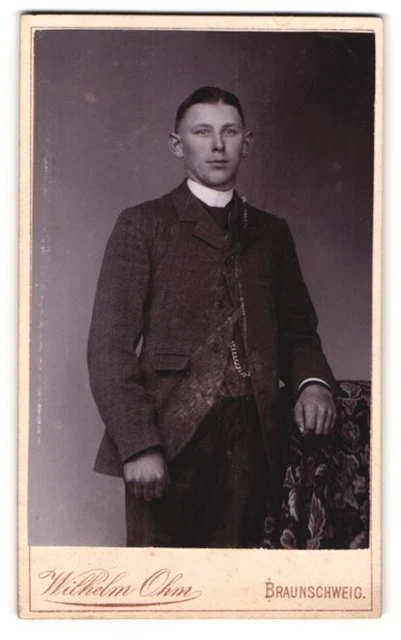 Fotografie Wilhelm Ohm, Braunschweig, Rossstraße 3, Mann mit Mittelscheitel und
