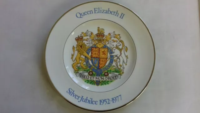 Vintage Woods & Sons Ceramic Plate : Queen Elizabeth II : Silver Jubilee, 1977