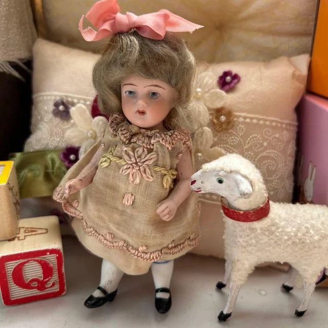 Poupee Mignonette Ancienne Biscuit-porcelaine 10cms A Sur La Nuque