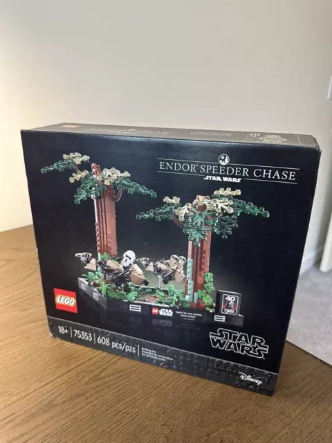LEGO Star Wars: Endor Speeder Chase Diorama (75353) LEGO Star Wars: Endor Speeder Chase Diorama (75353)