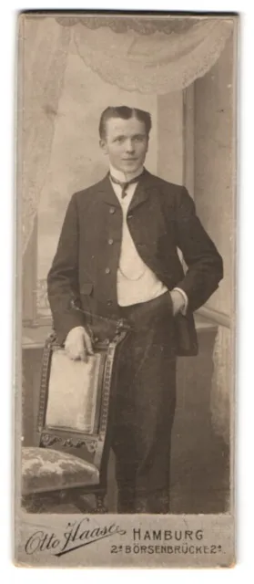 Fotografie Otto Haase, Hamburg, Börsenbrücke 2 a, Portrait junger Herr im Anzug