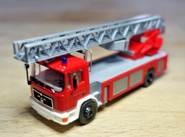 Camion échelle HO 1:87 - Pré-assemblé - Matière Plastique - Marque ALBEDO - Occasion