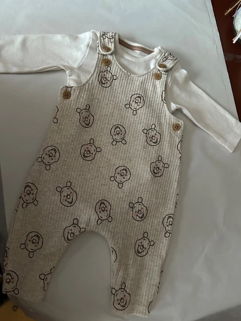 BNWOT Baby boys 0-3 months Disney Winnie the Pooh dungarees and top outfit