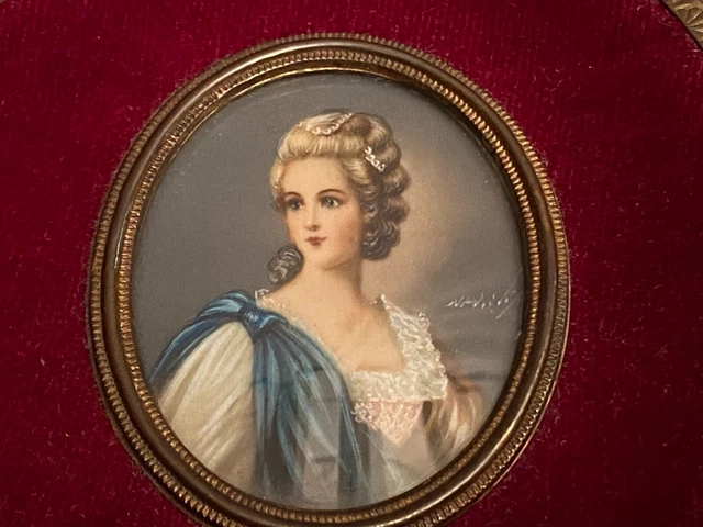 Miniature signée au portrait d'élégante 3