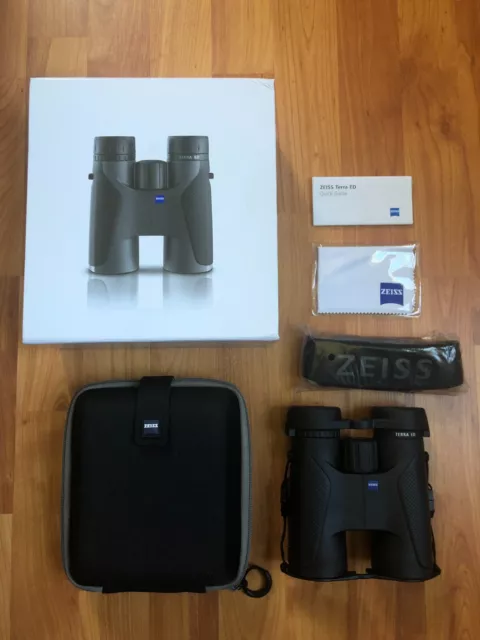 Zeiss Terra ED 10 x 42 Binoculars Black - New In Open Box