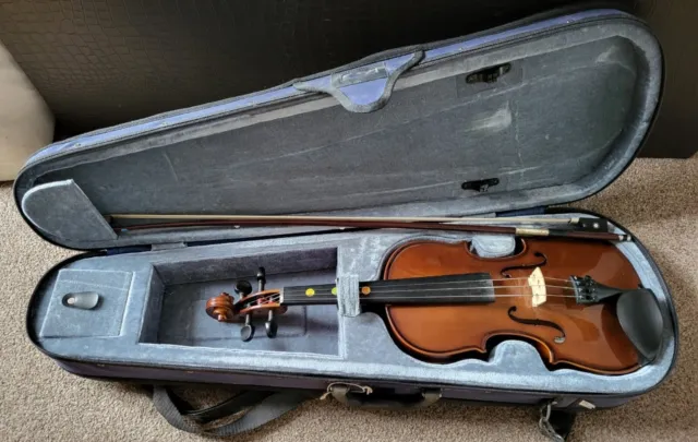 3/4 violin with bow and case