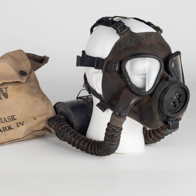 US Navy WW2 Gas Mask Mark IV with Bag and Cannister  * See Description *