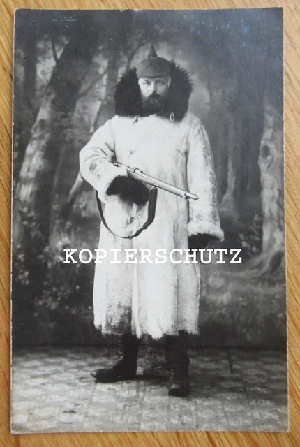 Altes Portrait Foto Soldat mit Pickelhaube / Wintermantel / Gewehr 1. WK (2)