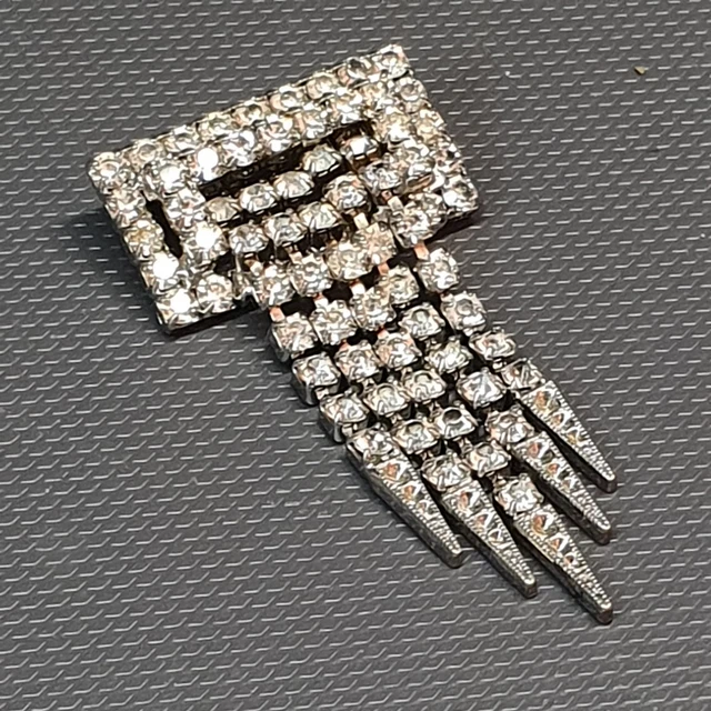 Jolie Broche Vintage Avec Pierre – Modèle élégant Et Intemporel – Parfait Accessoire Pour Habiller Une Tenue
