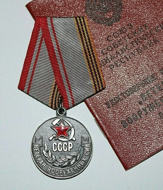 Insignes militaires soviétiques : Histoire et guide du collectionneur
