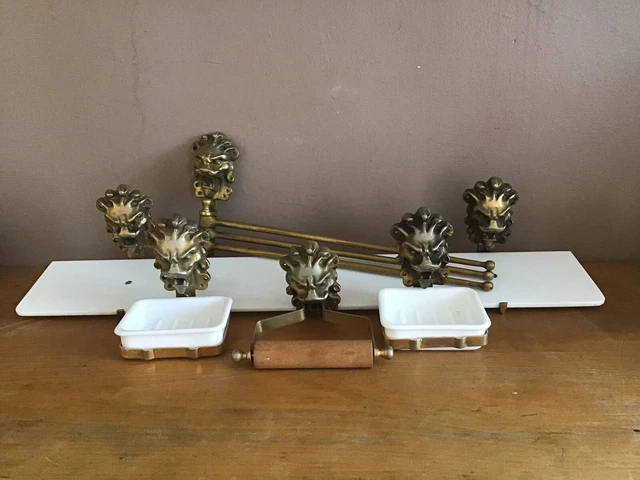 Ensemble D'icônes De Salle De Bains Et De Toilettes Dessinées à La Main