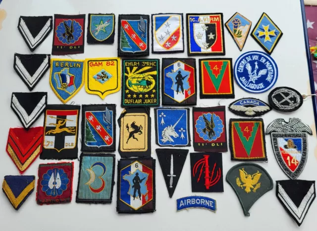 LOT DE 35 patchs ou insignes militaires tissus suivants
