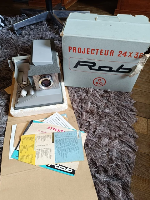 Projecteur De Diapositives ROB 24x36 - Avec Son Coffret - Testé Et Fonctionnel - Beau état Vintage