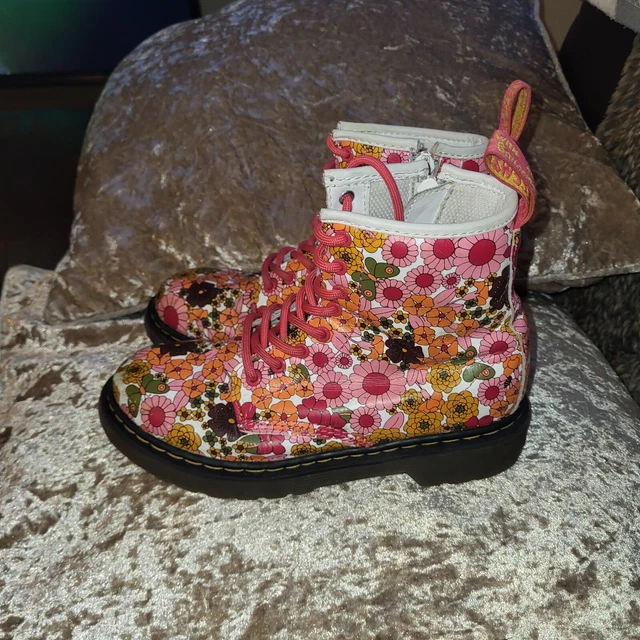 Stivali da ragazza Dr Martens Delaney, bianchi/rosa/arancione con motivi floreali taglia 13
