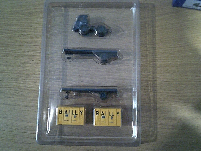 1 coffret REE modèles ref C010 ech ho neuf composé 1 panhard movic STA, 2 remorq