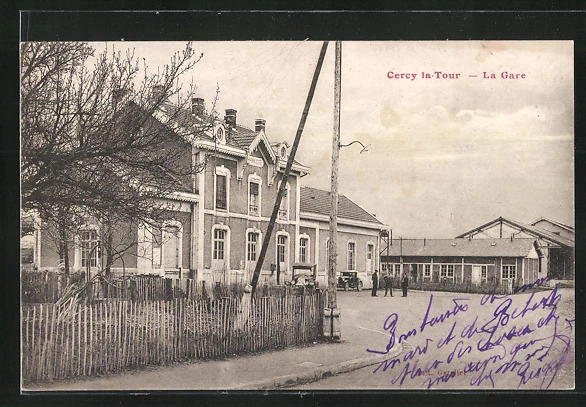 CPA Cercy-la-Tour, La Place de la Gare