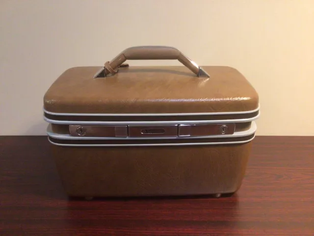 Vintage Samsonite Silhouette Hard Case Train Carrying w/key&tray. New Condition