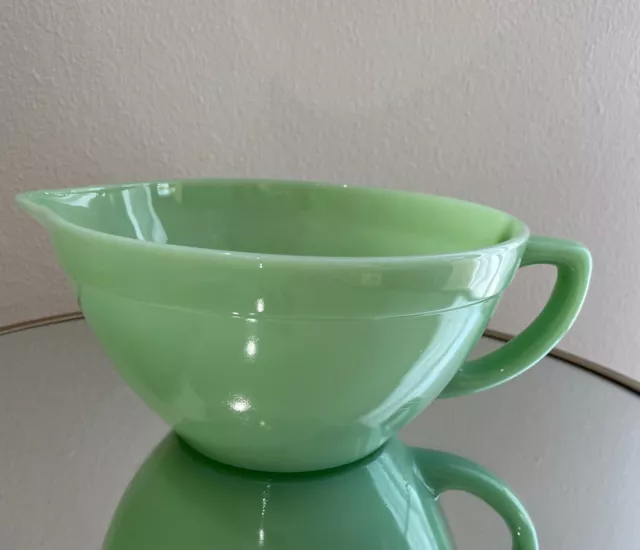 Fire King Oven Ware Green Jadeite 6 Cup Mixing Batter Bowl w/Pour Spout & Handle