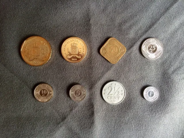 Netherlands Antilles 8 Coin Set - 1 2.5 5 10 25 50 Cent & 1 2.5 Gulden