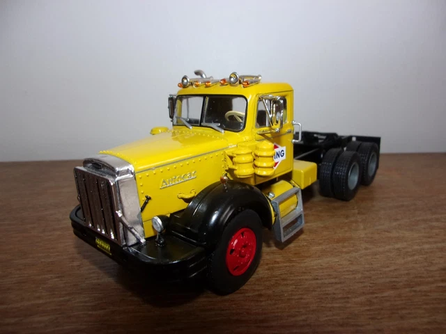 Modèle Réduit Autocar A64 1965 Bleu 1:43 - Marque IXO MODEL, Neuf Dans Sa Boîte