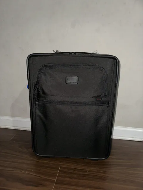 Tumi Continental Expandable Alpha 2 22" Carry On 2 Wheeled Luggage - Black
