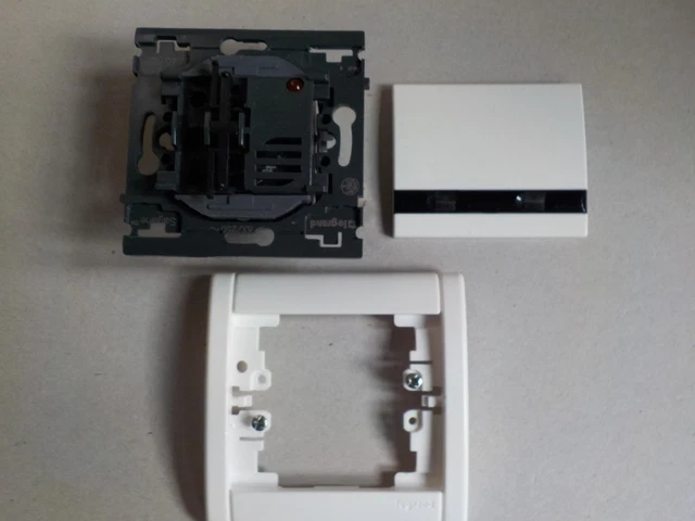 Enjoliveur De Prise Téléphone Legrand Sagane Opalis - Blanc, Neuf