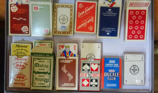 12 jeux  de cartes  publicitaires 32 et 54 cartes