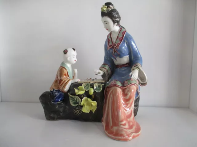 Figur Asia Höhe ca. 20 cm China oder Japan Mutter ? mit Kind spielen