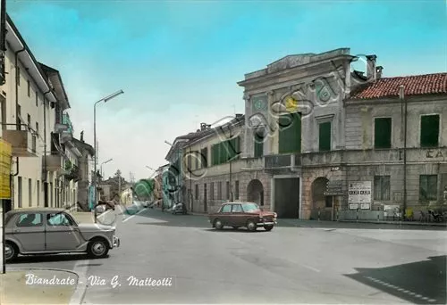 Cartolina di Biandrate, automobili in via Matteotti - Novara