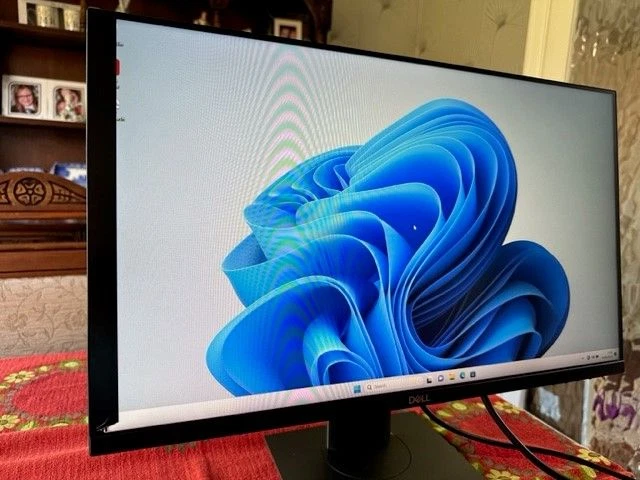 24" DELL P2419H 1080P IPS HDMI VGA D-Port LED Display Screen Monitor - Black