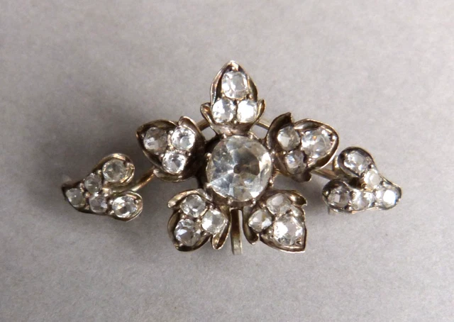 Broche En Argent Massif Avec Pierre Verte - Motifs Celtiques - Occasion Très Bon état