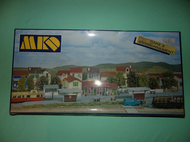 JOUEF MAQUETTE À monter gare et quai couvert marchandises Réf 2720 EUR