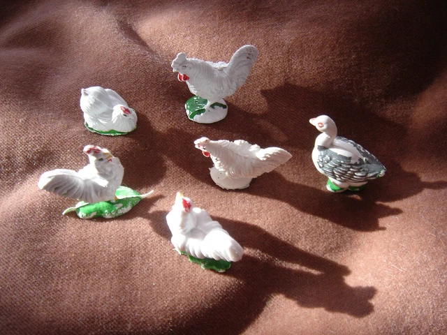 QUIRALU ANIMAUX DE LA FERME POULAILLER / POULE DROITE