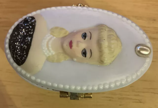 From Barbie with love Oval Trinket Box "Solo In The Spotlight 1960" 157554 1995 2