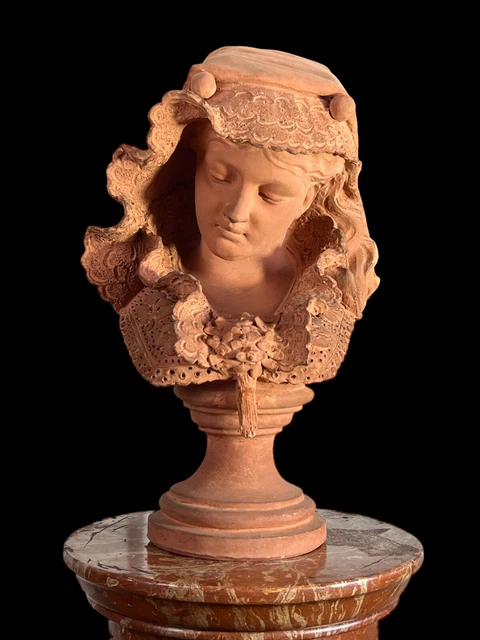 Buste De Femme En Terre Cuite Signé De "Albert Riffard 1859 /1915 "Sur Piedouche