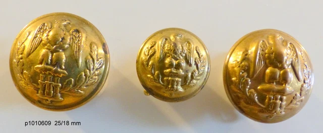lot de 3 BOUTONS Anciens  MILITAIRES  avec  AIGLE  25/18 mm   P1010609