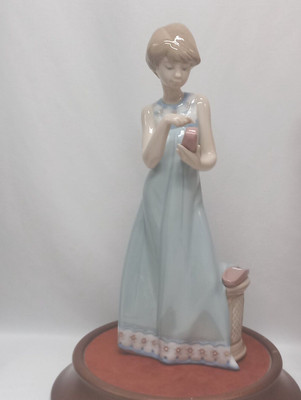 Lladro Daisa Girl on the Phone Calling A Friend #5607