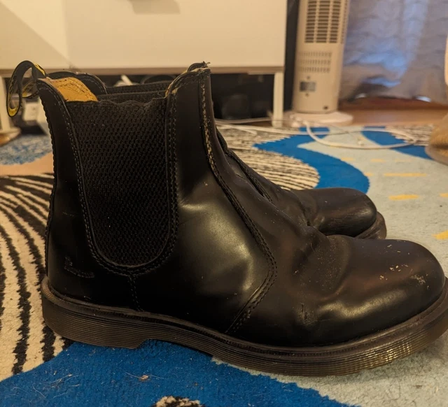 2976 smooth leather chelsea boots white