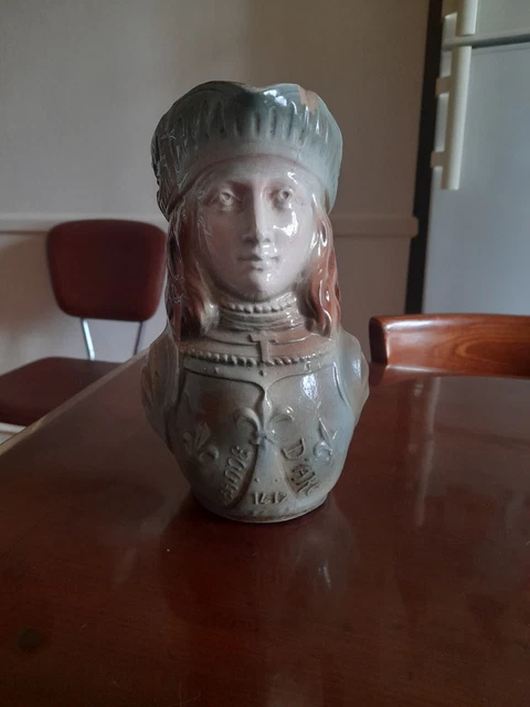 Pichet Jeanne d'Arc En Barbotine