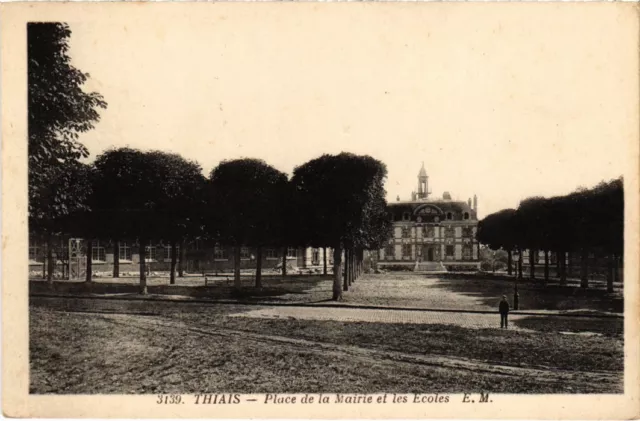 CPA Thiais Place de la Mairie et les Ecoles (1364130)