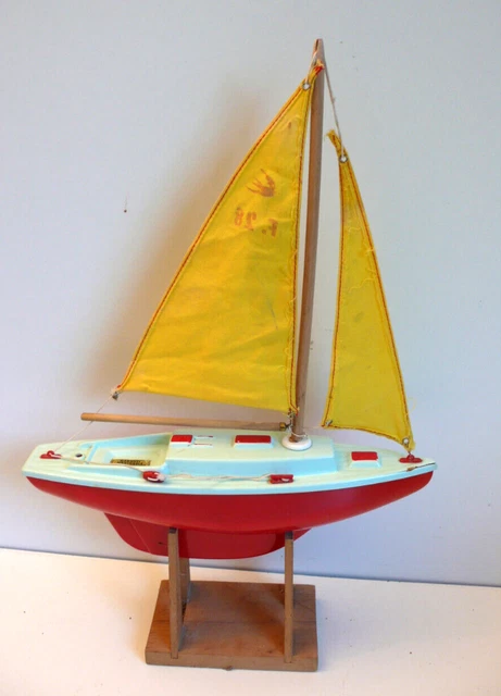 Voilier De Bassin Giraud-Sauveur F-28 Plastique - 31 Cm - Bon état 1960
